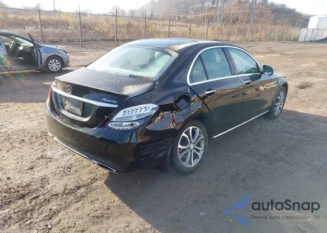 2016 Mercedes-Benz C 300 4Matic z USA, uszkodzony, nr VIN 55SWF4KB0GU164017